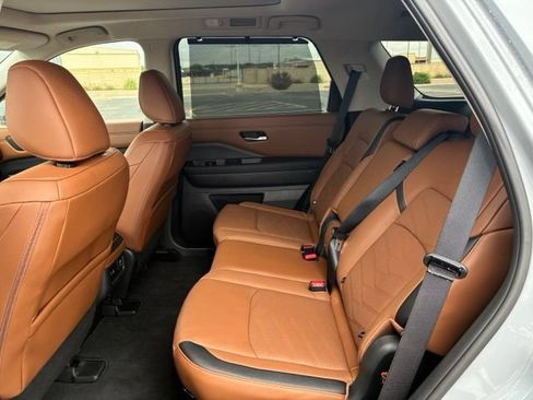 Certified 2023 Nissan Pathfinder Platinum w/ Cargo Package AWD/4WD image 19