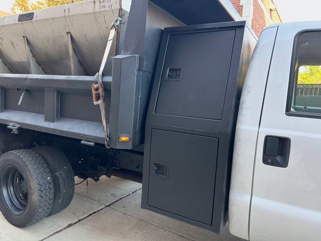 Used 2016 Ford F550 4x4 Regular Cab Super Duty image 13