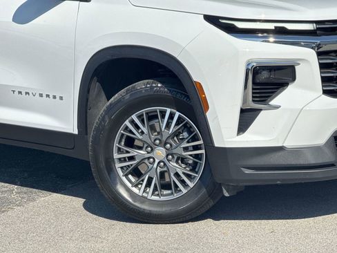 Used 2025 Chevrolet Traverse LT image 13