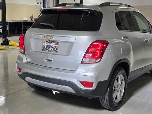 Used 2019 Chevrolet Trax LT w/ LT Convenience Package image 11