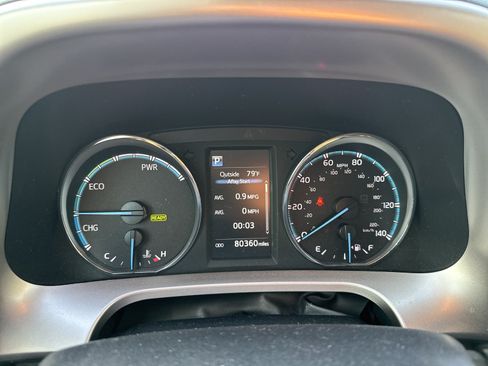 Used 2018 Toyota RAV4 XLE AWD/4WD image 16