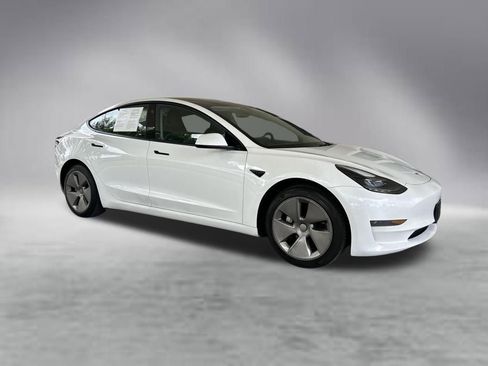 Used 2023 Tesla Model 3 Standard Range RWD image 2