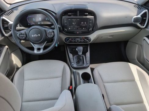 Used 2025 Kia Soul LX w/ LX Technology Package FWD image 28