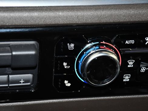 Used 2023 GMC Sierra 1500 SLT w/ SLT Premium Package image 34