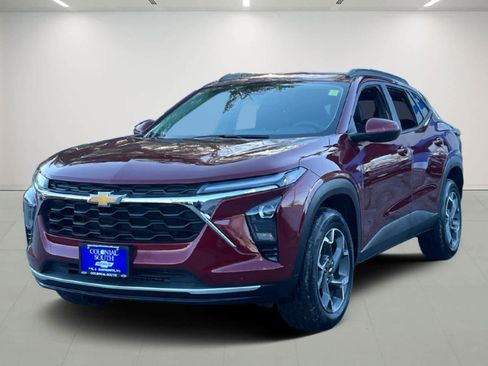 Used 2024 Chevrolet Trax LT w/ Driver Confidence Package image 2