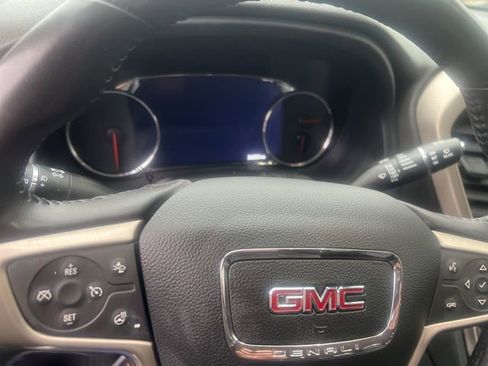 Used 2022 GMC Acadia Denali w/ Denali Technology Package image 17