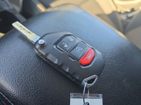 Used 2021 Jeep Gladiator Sport image 35