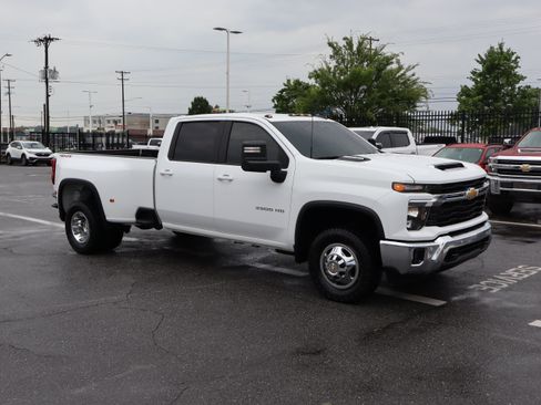 Used 2025 Chevrolet Silverado 3500 LT w/ All Star Edition AWD/4WD image 2