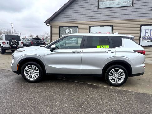 Used 2022 Mitsubishi Outlander ES image 8