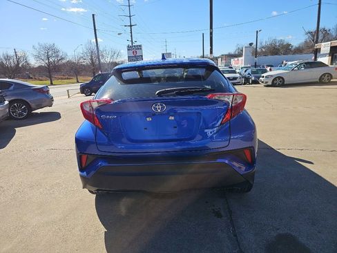 Used 2020 Toyota C-HR LE image 2