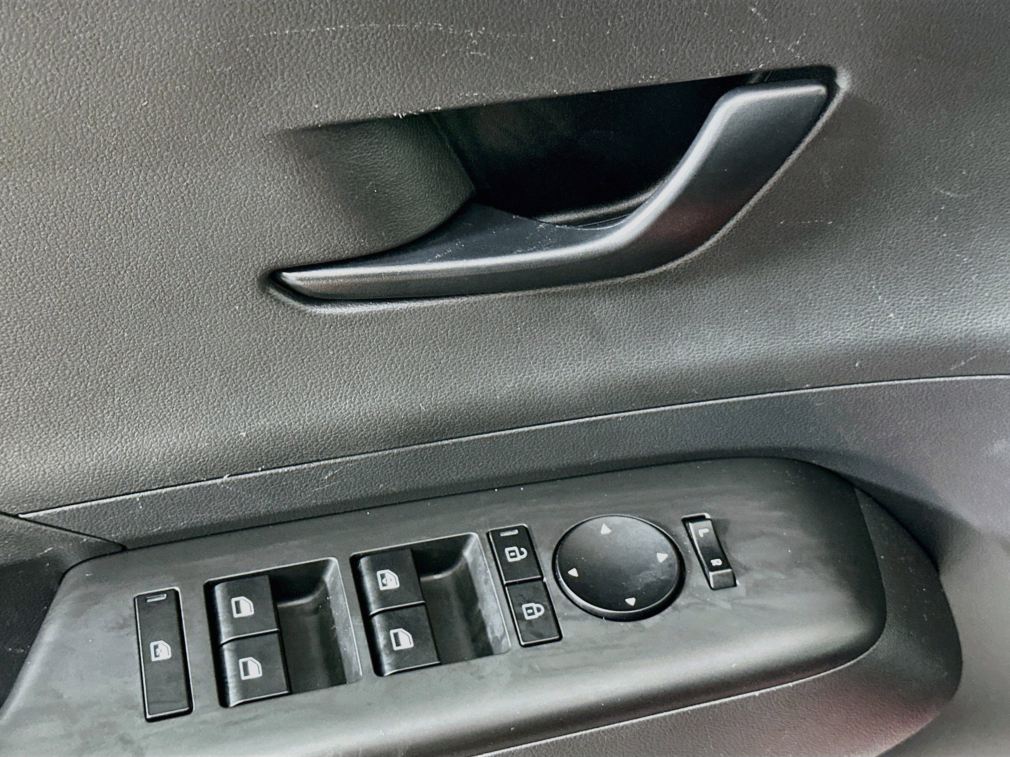 Used 2025 Hyundai Kona SEL FWD image 15