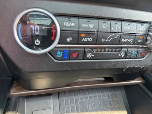 Used 2018 Ford Expedition Platinum AWD/4WD image 16