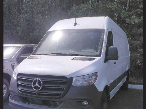 Used 2022 Mercedes-Benz Sprinter 3500 image 2