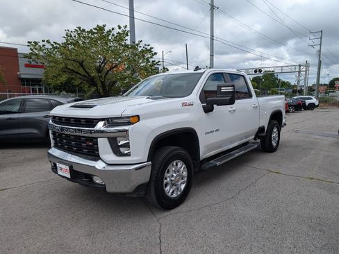 Used 2022 Chevrolet Silverado 2500 LT w/ Convenience Package AWD/4WD image 3
