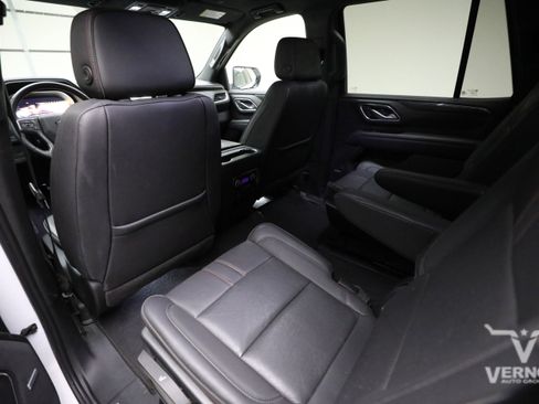 Used 2022 Chevrolet Tahoe RST w/ Luxury Package RWD image 9