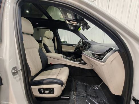 Used 2022 BMW X7 xDrive40i w/ M Sport Package AWD/4WD image 29