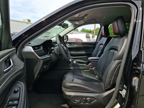 Used 2023 Jeep Grand Cherokee Limited AWD/4WD image 13