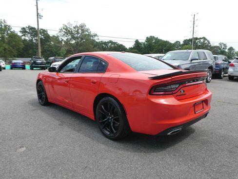 Used 2018 Dodge Charger SXT w/ Blacktop Package RWD image 8