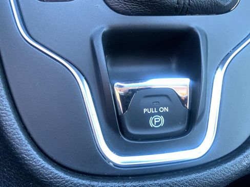 Used 2019 Jeep Cherokee Latitude Plus image 21