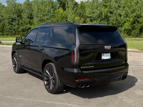 Used 2025 Cadillac Escalade V AWD/4WD image 4
