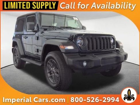 Used 2025 Jeep Wrangler Sport image 1