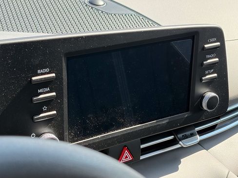 Certified 2024 Hyundai Elantra SE FWD image 11