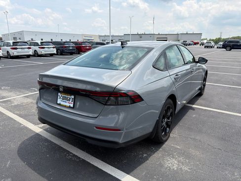 Used 2025 Honda Accord SE image 6