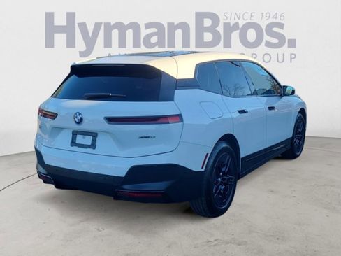 Used 2023 BMW iX xDrive50 image 3