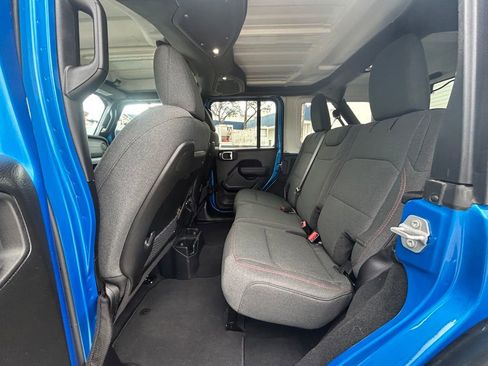 Used 2025 Jeep Wrangler Unlimited Rubicon AWD/4WD image 30