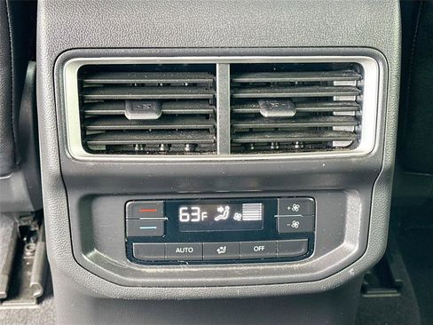 Used 2025 Volkswagen Atlas SE image 24