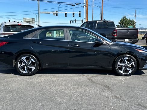 Used 2022 Hyundai Elantra Limited w/ Cargo Package FWD image 3