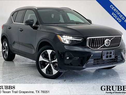 Certified 2025 Volvo XC40 B5 Plus image 1