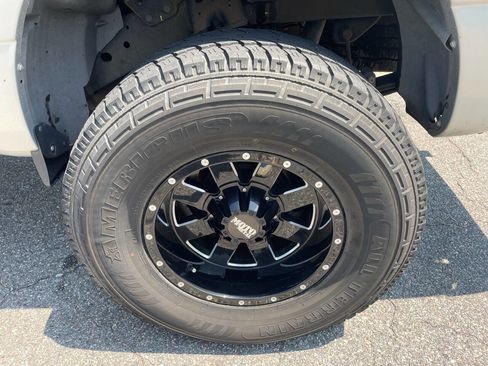 Used 2017 Nissan Titan SV image 11