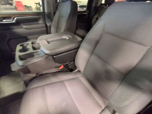 Used 2024 GMC Sierra 2500 SLE w/ SLE Value Package; image 9