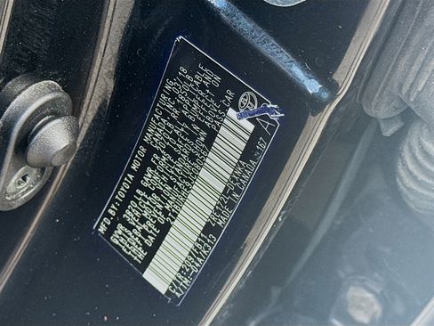 Used 2018 Toyota Corolla LE FWD image 36