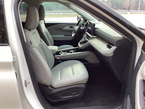 Used 2025 Ford Explorer Active w/ Active Comfort Package image 36