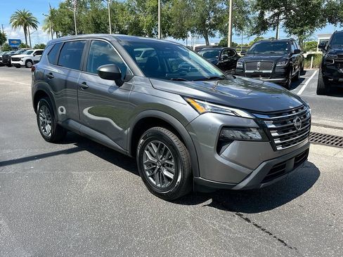 Used 2024 Nissan Rogue S FWD image 3