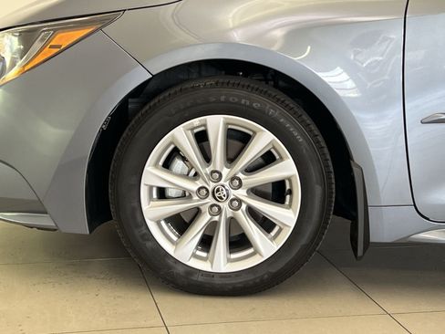 Used 2025 Toyota Corolla LE w/ LE Premium Package FWD image 11