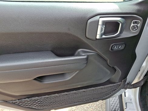 Used 2023 Jeep Gladiator Sport AWD/4WD image 13