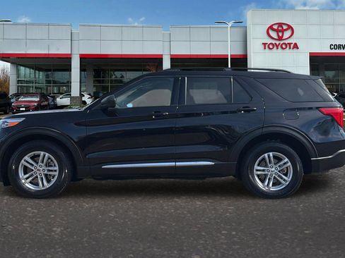 Used 2024 Ford Explorer XLT w/ Equipment Group 202A image 7