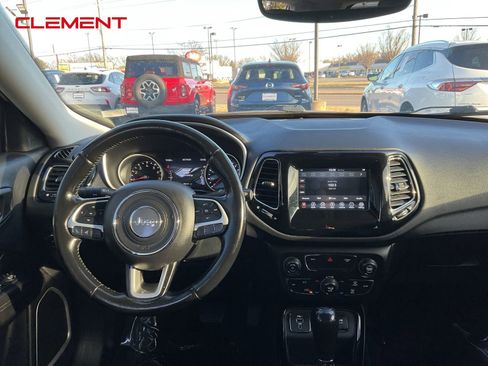 Used 2021 Jeep Compass Latitude image 11