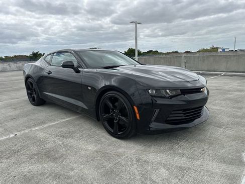 Used 2018 Chevrolet Camaro LT RWD image 19