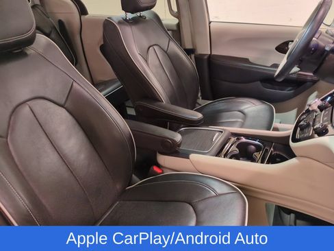 Used 2021 Chrysler Pacifica Limited AWD/4WD image 10