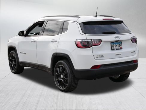 Used 2023 Jeep Compass Latitude w/ Sun and Sound Group AWD/4WD image 5