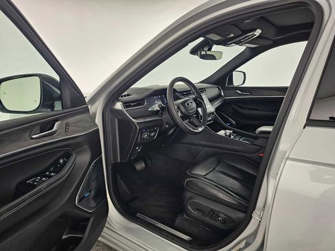 Used 2023 Jeep Grand Cherokee Overland AWD/4WD image 19