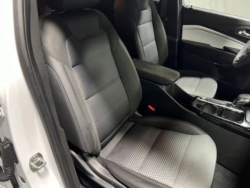 Used 2025 Chevrolet Trax LT image 10