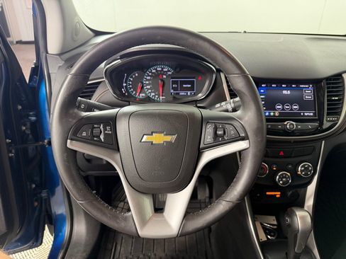 Used 2020 Chevrolet Trax LT w/ Driver Confidence Package FWD image 15