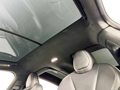 Used 2023 Tesla Model X image 22