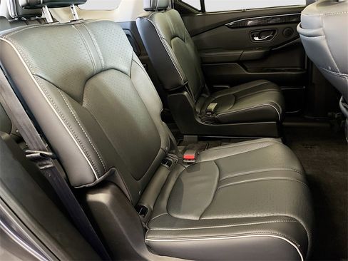 Used 2025 Honda Pilot Elite image 31