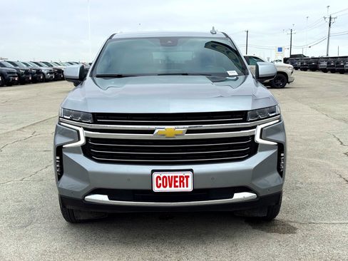 Used 2024 Chevrolet Suburban LT image 3